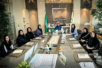 اجتمعت اللجنة الإدارية المنبثقة من مجلس أمناء مؤسسة الوليد للإنسانية برئاسة رئيس مجلس الأمناء صاحب السمو الملكي الأمير الوليد بن طلال بن عبد العزيز آل سعود، اجتماعها الأول لعام 2018 لاستعراض المشاريع القائمة والمقترحة للعام ذاته والتابعة لمؤسسة الوليد للإنسانية اليوم 06/02/2018 م بمقر المؤسسة بالرياض. حيث ذكرت الأمين العام لمؤسسة الوليد للإنسانية صاحبة السمو الملكي الأميرة لمياء بنت ماجد آل سعود الخطط التشغيلية للمشاريع الوطنية والمحلية بالشراكة مع الجهات الحكومية والجهات الغير ربحية والتي بدورها تجسد رؤية 2030 للمملكة العربية السعودية تحت قيادة خادم الحرمين الشريفين الملك سلمان بن عبد العزيز آل سعود وولي عهده صاحب السمو الملكي الأمير محمد بن سلمان عبد العزيز آل سعود في تنمية المجتمع وتمكين المرأة والشباب وتوفير الإغاثة في حالات الكوارث وخلق التفاهم الثقافي من خلال التعليم. وقد حضر الاجتماع بالإضافة الي سمو الأمين العام كلاً من المديرة التنفيذية للمبادرات المحلية الأستاذة أمل الكثيري ومسئولة مشاريع المبادرات المحلية الأستاذة صالحة الزيلعي ومديرة العمليات الأستاذة صفية العطاس ومديرة المبادرات العالمية سارة بخش ومساعدة المديرة للمبادرات العالمية الأستاذة رنا الطريفي وممثلي قسم الأعلام والعلاقات العامة الأستاذة سارة المجددي والأستاذة العنود السويد. لأكثر من 37 عاما، دعمت وشرعت مؤسسة الوليد للإنسانية بتنفيذ مشاريع في أكثر من 164 دولة بغض النظر عن الجنس أو العرق أو الدين، إذ تتعاون مع مجموعة من المؤسسات الخيرية، والحكومية، والتعليمية لمكافحة الفقر وتمكين المرأة والشباب وتنمية المجتمعات المحلية، وتوفير الإغاثة في حالات الكوارث وخلق التفاهم الثقافي من خلال التعليم. معا، يمكننا أن نبني الجسور من أجل عالم أكثر عطوف وتسامح وقبول.