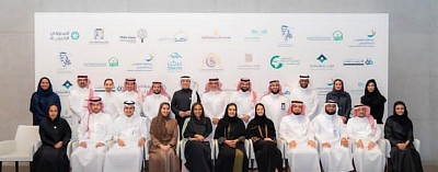 مؤسسة الأمير الوليد بن طلال الخيرية. تنطوي تحت تسمية المؤسسات ثلاث مؤسسات وعدد من المنظمات الخيرية المخصَّصة لدعم المشاريع الإنسانية والخيرية ومساعدات المحتاجين  تقدم مؤسسة الوليد للإنسانية مجموعة متنوعة من الخدمات الخيرية والمساعدات المالية التي تهدف إلى تحسين حياة الأفراد والأسر المحتاجة. نحن نلتزم بدعم الفئات الضعيفة وتمكينهم من تجاوز التحديات التي تواجههم من خلال برامجنا الإنسانية المتنوعة.  تتكون مؤسسة الأمير الوليد بن طلال الخيرية من ثلاث مؤسسات رئيسية وعدد من المنظمات الخيرية المتخصصة، والتي تعمل جميعها تحت مظلة واحدة لدعم المشاريع الإنسانية والخيرية. تركز هذه المؤسسات على تقديم المساعدات المباشرة للمحتاجين، بالإضافة إلى تنفيذ مبادرات تنموية مستدامة تهدف إلى تحسين الظروف المعيشية للمجتمعات المستهدفة..هذا وتهتم مؤسسة الوليد بن طلال الخيرية – السعودية، بدعم وتحفيز المنظمات والدراسات والمراكز الأكاديمية التي تهتم بشؤون المرأة السعودية والتخفيف من معاناة الفقر، ..