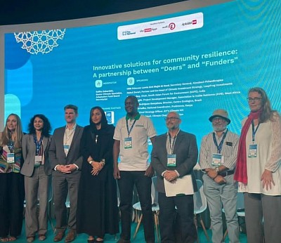 حتي يستطيع أي مواطن أو مواطنة في المملكة العربية السعودية، التسجيل وطلب المساعدة من مؤسسة الوليد بن طلال للمساعدات الخيرية يجب أن يقوم كل فرد ببعض الخطوات البسيطة حتي يتم التسجيل بطريقة صحيحة:  يقوم كل شخص بالتسجيل من خلال الدخول علي الموقع التالي: الوليد للإنسانية. تسجيل اسم المستفيد رباعي، ثم تسجيل رقم الهوية الوطنية. تسجيل البريد الإلكتروني الخاص بالمستفيد من أجل التواصل مع المسئولين في حالة الفوز. تسجيل رقم الجوال الخاص بالمستفيد من أجل التواصل مع المسئولين في حالة الفوز والاختيار من جانب المنصة، وتسجيل الحساب الخاص من خلال منصة إكس أيضًا. مراجعة جميع البيانات التي تسجيلها إلكترونيًا في المنصة، ثم الضغط علي تسجيل إلى أن تقوم المنصة بمراجعة الطلب المقدم.