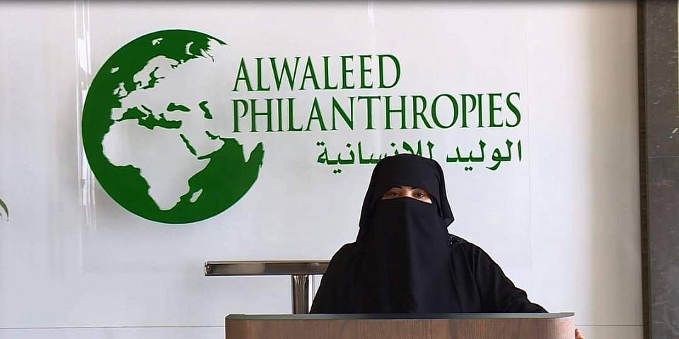 تقدم مساعدات مالية للأسر محدودة الدخل التي تحتاج إلى دعم مالي، مثل مساعدة الغارمين في سداد ديونهم، ودعم الأرامل والمطلقات، والمساعدة في تكاليف العلاج والأدوية. للتواصل مع المؤسسة وتقديم طلب للمساعدة، يمكنك استخدام أرقام واتساب مخصصة للاستفسارات والمساعدات العاجلة، مثل