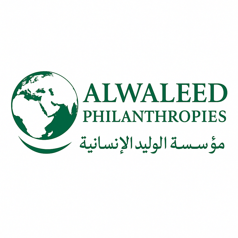 مؤسسة الوليد للإنسانية توقع اتفاقيات تعاون مع المنظمة العالمية للحركة الكشفية؛ وذلك بهدف دعم مشاركة المرأة والشباب في أنشطة الكشافة على المستوى المحلي والدولي، وتشجيع مشاركة أكبر عدد ممكن في أنشطة التطوع المجتمعي ذات الصلة بقطاع التعليم العالي. وتنسجم هذه الشراكات مع هدف رؤية السعودية 2030 المتمثل بحشد مليون فرد في المملكة للتطوع سنوياً. وتهدف اتفاقية الشراكة إلى مواءمة البرامج التطوعية في الجامعات السعودية مع إطار عمل المنظمة العالمية للحركة الكشفية، بالإضافة إلى إعداد الطالبات والطلاب للمشاركة في مشاريع التنمية غير الهادفة للربح. وعلاوة على ذلك، سوف تسهم البرامج بتحسين المشاركة المجتمعية من خلال إقامة شراكات مع مؤسسات خارجية ضمن المجتمع؛ لتحقيق أهداف التنمية المستدامة (SDGs) بحلول عام 2030. المبادرة التي تم إطلاقها مؤخراً هي الأولى في المملكة، وتهدف إلى إعداد مجموعات كشافة نسائية وشبابية منظمة في الجامعات السعودية. وتم توقيع اتفاقيتين مع جامعة الأميرة نورة بنت عبد الرحمن وجامعة الأمير سلطان؛ وهما أول جامعات يتم التوقيع معهما. كما سيتم عقد اتفاقيات مع ثلاث جامعات أخرى خلال هذا العام، في حين ستشمل الاتفاقيات المزيد من الجامعات في جميع أنحاء المملكة. علقت صاحبة السمو الأميرة سما بنت فيصل آل سعود، عضو في الصندوق الكشفي العالمي ورئيسة لجنة فتيات الكشافة في السعودية على أهمية تشجيع الشباب للمشاركة في برامج التطوع قائلة: 